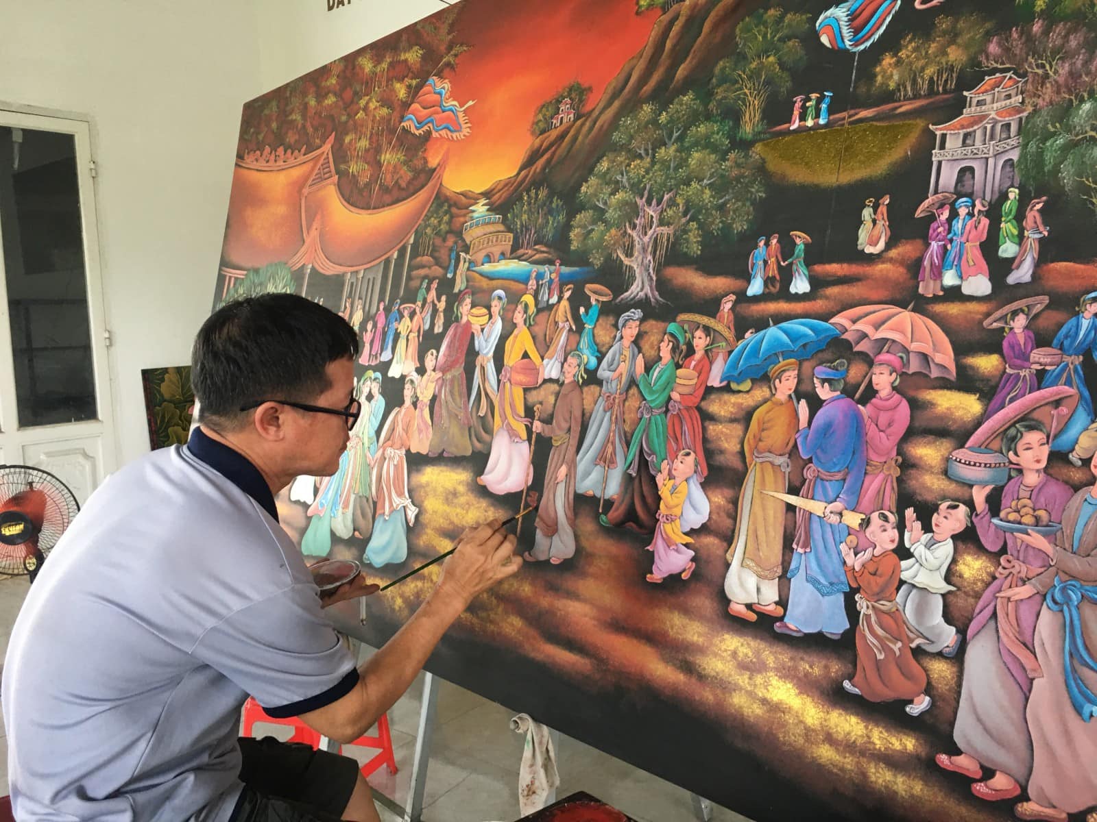 Tuong Binh Hiep Lacquer Village